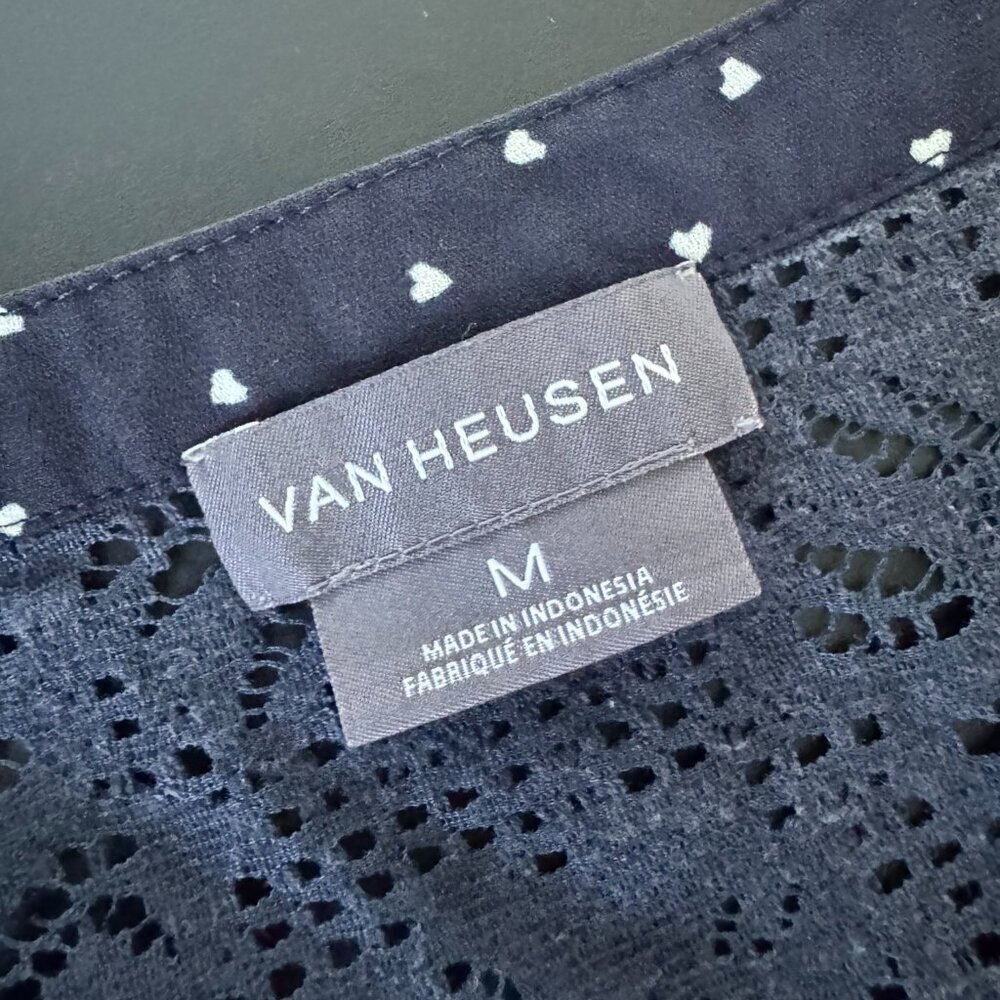 🔥 4 for $20 DEAL 🔥Van Heusen Navy Heart Print Lace Shoulder Blouse (M) - Picture 2 of 5